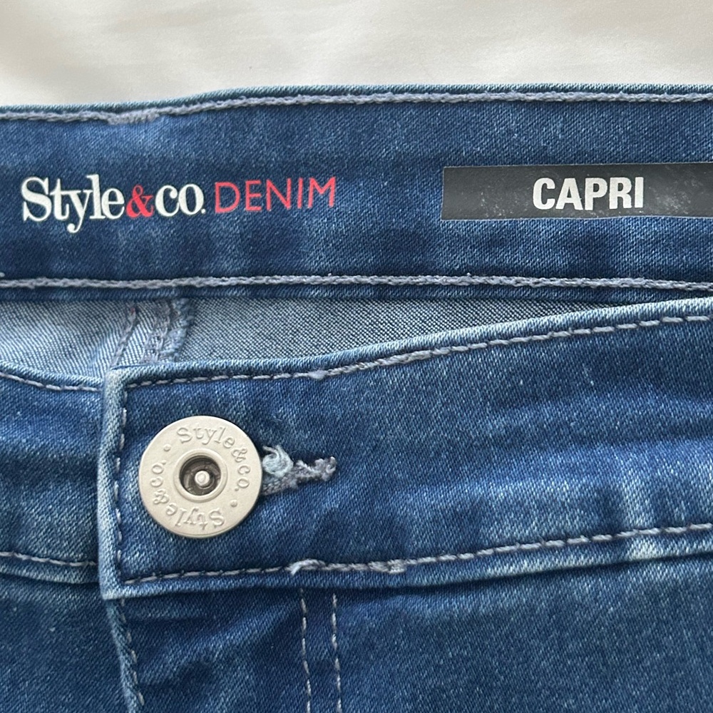 CAPRIS by Style & Co. Blue Denim Embellished Capris Size 16W - Picture 4 of 6
